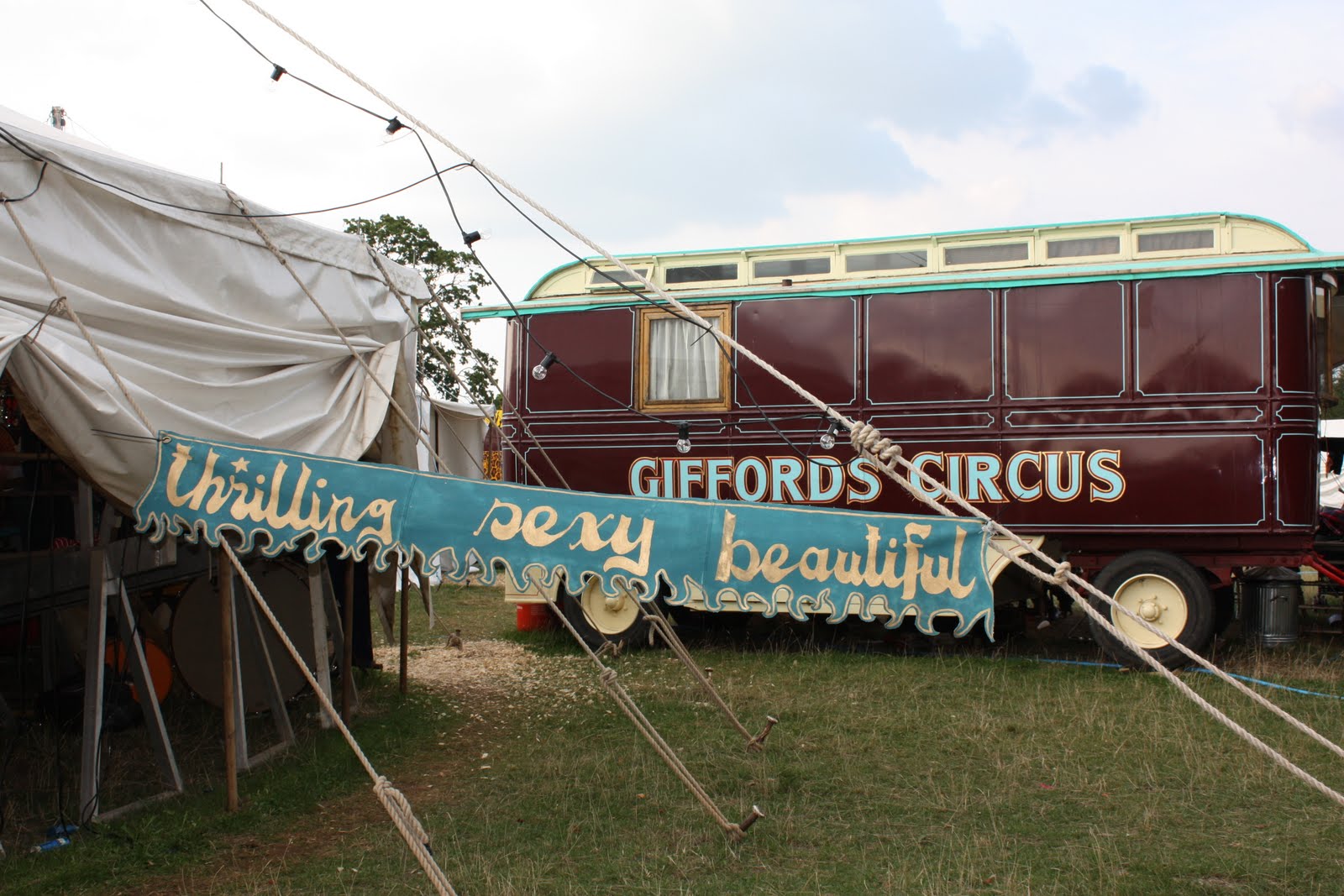giffords circus the cotswolds