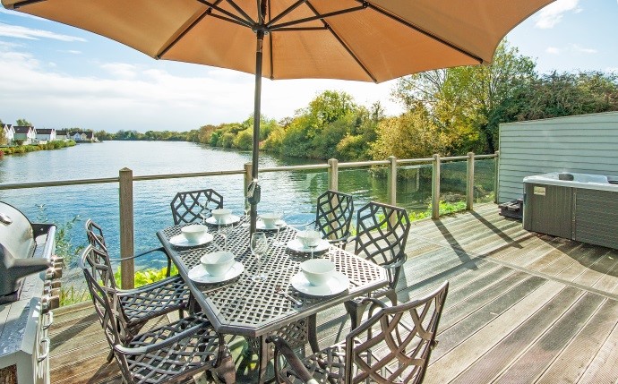 orion holidays cotswold water park self catering holiday cottages cotswolds