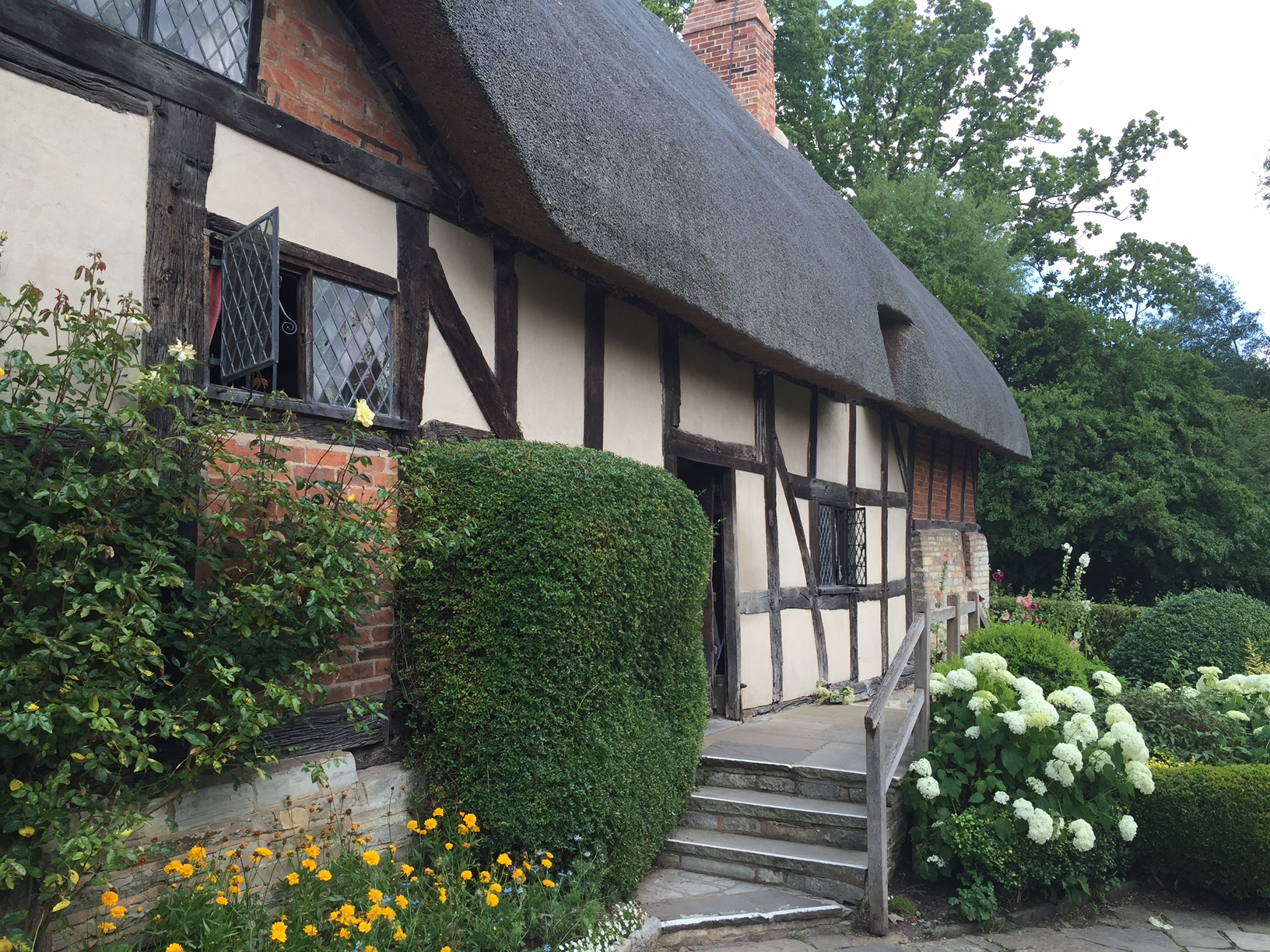 anne-hathaways-cottage-cotswolds-concierge (6)
